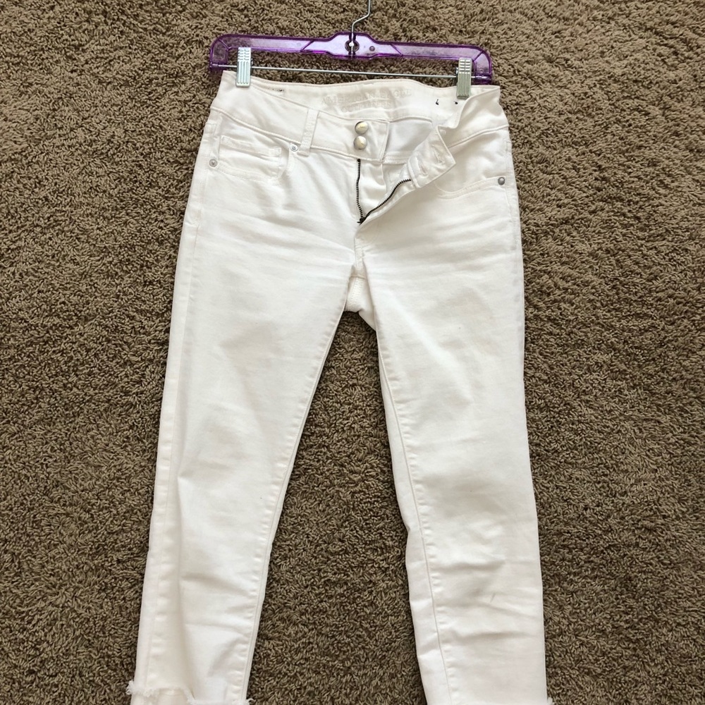 American Eagle White Capri Jeans